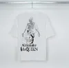 2023SS Classical White Designer T Shirt Summer Short Sleeve McQueening Mężczyźni Kobiet Tshirt Tee Męskie ubrania