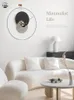 Wandklokken rond Spaanse klok Modern Minimalisme groot formaat woonkamer binnenkomstzaal sofa tv achtergrond kijkt rustig huisdecor