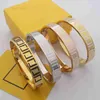 Gemaakt in Italië Brede 10 mm grote armband 18k goud Rose zilver f Femme jongens Letter wit zwart titanium stalen armbanden Vintage liefde voor vrouwen mannen groothandel