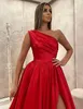 A-lijn Red Long Evening Prom Dresses Vestidos de Festa Satin Women Formal Pageant Party Jurk One Shoulder Fashion Split Graduation Jurk