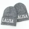 Beanie/Kafatası Kapakları Kpop Jisoo Lisa Lalisa Manobal Mektup Nakış Gri Şapka Örgü Sonbahar Kış Markası Yün Şapka Günlük Çift Headgear A68 231102