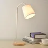 Lampade da tavolo Lampada da studio Apprendimento Protezione degli occhi Spina della luce del dormitorio Testiera della camera da letto semplice e moderna Decorazione della casa Arredamento della camera