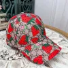Casquettes de baseball de fraises de mode pour hommes chapeau de sport de luxe femmes casquette casquette de balle en plein air voyage chapeaux de soleil g cowboy rouge 2304101d