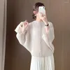 Kvinnors blusar Miyake handgjorda veckade korta jacka Modeller Lossa avslappnad sjal peplum stickad cardigan solskyddsmedel