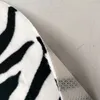 Teppiche OIMG Faux Rindsleder Kuhfell Teppich Zebra Fußmatten Pelt Handgefertigte Simulation Tierhaut Bereich Carpert für Wohnzimmer