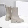 Luxurys Senhoras Botas de Chuva Mulheres À Prova D 'Água Borracha Água Chuvas Sapatos Suaves Bota Alta Designers Cavaleiro Chunky Heel Joelho-Alto Flats Estilo Inglaterra