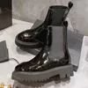 Kadınlar Lüks Tasarımcılar Ayakta Botlar Yarım Bot Siyah Buzağı Kalitesi Düz Dantel Yukarı Ayakkabılar Ayarlanabilir fermuar açılış motosiklet botları boyut 35-40