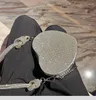 Kvällspåsar lyxdesigner hjärtmönster diamanter handväskor kvinnor 2023 koreanska diamantkedja axel messenger väska silver ins