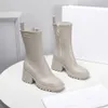 Luxurys kvinnor Rain Boots Ladies Tall England Style Waterproof Rubber Water Rains Shoes Smooth High Boot Designers Knight Chunky Heel Knee High Flats