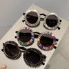 Okulary przeciwsłoneczne ramy Kammpt vintage okrągłe kobiety 2023 Stylowe odcienie imprezowe z kolorowym S modnym pokazem mody okulary 231110