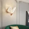 Lampa ścienna 2023 Butterfly Lightsury nowoczesne proste kreatywne nordycka el sypialnia telewizja LED Trójkolorowa