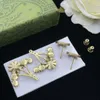 Designer-Ohrringe, Vintage-Ohrringe aus 14-karätigem Gold und Kupfer mit Nadel aus 925er Silber, doppelte Alphabet-Kristallblumen-Ohrringe, 2 Tragevarianten, personalisierte Ohrstöpsel, Geschenke. Großhandel