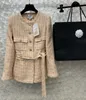 Giacche da donna firmate 23 Autunno e inverno Nuovo CH Nanyou Gaoding Piccolo vento profumato Dolce, delicato, sottile Cappotto avvolgente in vita con lacci in morbido tweed 2CG3