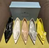 Pompes à fleurs d'origami de qualité supérieure Cuir poli talon bas Point Point Ballet Flats Chaussures Slip-on Femmes Luxury Designers Dress Shoe Ladies Loc de mode avec boîte