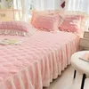 Conjuntos de cama Conjunto completo de colcha de cama saia de quatro peças quente inverno leite veludo colcha de 4 peças colcha de veludo coral 231110