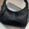 Miu Luxury Hobo Bag Dam Axelväskor Designer Handväska 3D Letter Underarm Toes Mini Clutch Mode crossbody plånbok dam plånbok