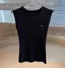 Canotta da donna alla moda che indossa magliette firmate estive T-shirt multiple felpa corta abbinata alla moda canotta sexy