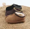 Pantoufles Tasman pour enfants en bas âge Uggies Braid Tazz Sandales Chaussures pour bébé Diapositives en fourrure de châtaigne Peau de mouton Shearling Classique Ultra Mini Boot Mules d'hiver Australie b293