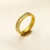Anéis de banda Anel de diamante vintage para homens banhado a ouro anel designer jóias carta aço bague casal de casamento amplo anel feminino tamanho clássico 6 7 8 9 simples zb098