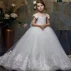 女の子のドレスbow弓のある結婚床の長さの腫れのための白いレースチュールフラワーファースト聖体