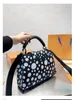 Bolsas femininas Totes Litchi Grain Taurillon Handbag Fashion Shopping Satchels Shoulder Cross Body Outdoor Messenger Bags Capucines Luxury designer bags 2023