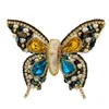 Broches lindos de cristal e miçangas de sementes multicolor broche de borboleta com detalhes em corrente de ouro