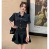 Arbetsklänningar denim Två stycken Set Women Outfits Casual Summer Dress Set Korean Fashion Polo-Neck Kort ärmstoppar och A-line veckade kjolar