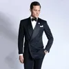 Ternos masculinos de alta qualidade Groomsmen Shawl Lapel Groom Tuxedos Men Wedding/Prom Man Blazer (Tie de calça de jaqueta) A102