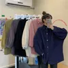 女性用ブラウスシャツ韓国ファッションレトロコーデュロイシャツ女性ハラジュクストリート衣料品特大のトップトップレトロボタンダウンシャツ230410