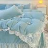 Matrasbeschermer Melkfluweel Bed Vierdelige set Winterkoraal fluweel Kanten rand Dekbedovertrek Flanel Pluche Laken Bedrokstijl 231110