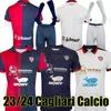 Cagliari 23/24 Evde Futbol Formaları Saint Efisio Özel Baskı 2023 Noel Öncesi Kit Simeone Nandez Evden Üçüncü Erkekler Kids Kit Footbll Gömlek Unifroms