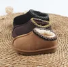 Pantoufles Tasman pour enfants en bas âge Uggies Braid Tazz Sandales Chaussures pour bébé Diapositives en fourrure de châtaigne Peau de mouton Shearling Classique Ultra Mini Boot Mules d'hiver Australie b262