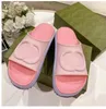 2023DESIGNER WOMENS SLIPPERS LUXURY RUBBER ThickSoled Sandals女性夏のレジャーコンフォートソフトビーチスリッパデザイナー最高品質の屋外