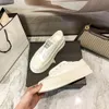 Sapatos de grife, mulher Chaneles tênis biscoito para mulheres solas grossas solas elevadas versátil casual pequeno branco