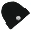 Bérets Premium Logo personnalisé de haute qualité Roll Up Edge Knit Trawler Winter Skull Cap Bonnet avec patch en caoutchouc