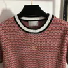 女性のTシャツデザイナーNew Women Tee Knits Tシャツトップストップスストライプガールヴィンテージクロップトップ滑走路ストレッチ短袖プルオーバー6FG0