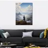 Misty Vale Panorama-Leinwanddruck, Kunstwerk eines Mannes auf dem Berg, Giclée-Bild für die Wanddekoration zu Hause