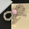 Designer di gioielli Stilista Spilla Pins18k Placcato oro Argento Rame Abbigliamento Pin Marchio Lettera Spilla di perle di cristallo Matrimonio Festa di Natale Regalo