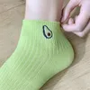 Frauen Socken Stickerei Avocado Baumwolle kurz für Damen präzise atmungsaktives Trendschiff des College -Stils