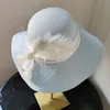 Bérets 2023Fashionable Winter Fedora Chapeau Femme Vintage Bowler Même Couleur Plume Feutre Large Bord Fourrure Douce Soleil Plage Cachemire Churc