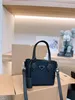 Kvällspåsar Lyxdesigner Pradity Shoulder Designer Väskor Väskor Cleo Brushed Leather Bag Flap Stängning med magnethandväska