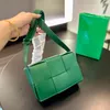 Borsa firmata CASSETTA IMBOTTITA Borsa in tessuto Borsa a tracolla in pelle verniciata Borsa a tracolla Cleo Vntage Totes Hobo Borse da donna Borsa da viaggio da uomo Borsa a tracolla Borsa a tracolla 03