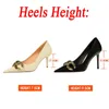 Sapatos de vestido Mulheres 7.5cm 9.5cm Salto alto Escarpins Bombas Lady Metal Chain Low Heels Fetish Nightclub Slim Fit Party Green Office Prom Shoes 231110