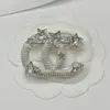 Marque de luxe Designer Lettre Broches Mode Pin Perle Broches Cristal Bijoux Cadeau De Mariage 20 Style Haute Qualité Accessoires