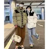 Kvinnors dikerockar 2023 Vinterbomullspadlad jacka Kort huva färgmatchande koreanska lösa förtjockade par mäns och kvinnliga outwear