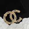 Broche de lótus banhado a ouro C18k com enfeite de strass broche nobre de moda broche de luxo designer de joias femininas de alta qualidade mesmo estilo M230410