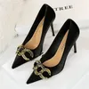 Dress Shoes Women 7.5cm 9.5cm High Heels Escarpins Pumps Lady Metal Chain Low Heels Fetish Nightclub Slim Fit Party Green Office Prom Shoes 231110