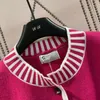 Designer de moda cardigan cor contraste em torno do pescoço arco camisola em torno do pescoço carta moda padrão cardigan para mulher