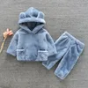 Kleidungssets Niedliche Baby-Jungen-Mädchen-Korallen-Samt-warme Frühlings-Herbst-Winter-Hoodie-Kleidungs-Sets Kinder-Kind-dicke Wollbär-Kapuzenanzüge 231108