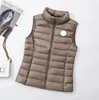 Kadınlar aşağı yelek ceketleri fransız tasarımcı markası kolsuz bayan yelek lüks nakış rozeti dış giyim katları boyutu S/m/l/xl